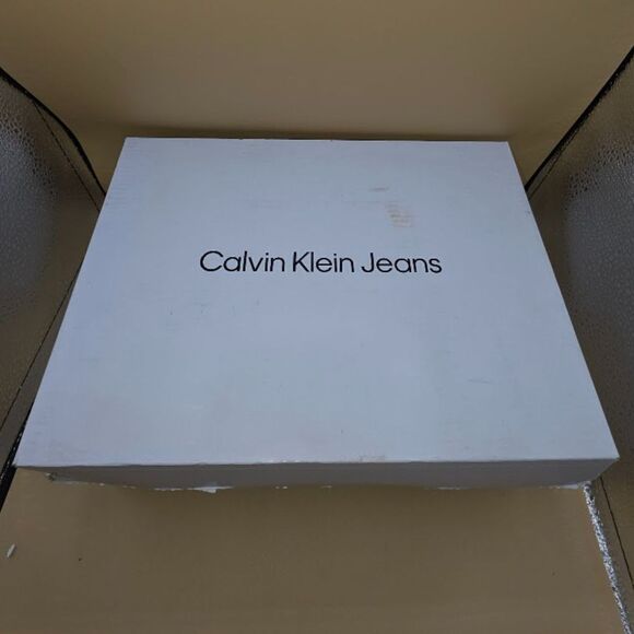 Calvin Klein Women's Magalee sneaker, Black & White Size: 8M - Picture 8 of 9